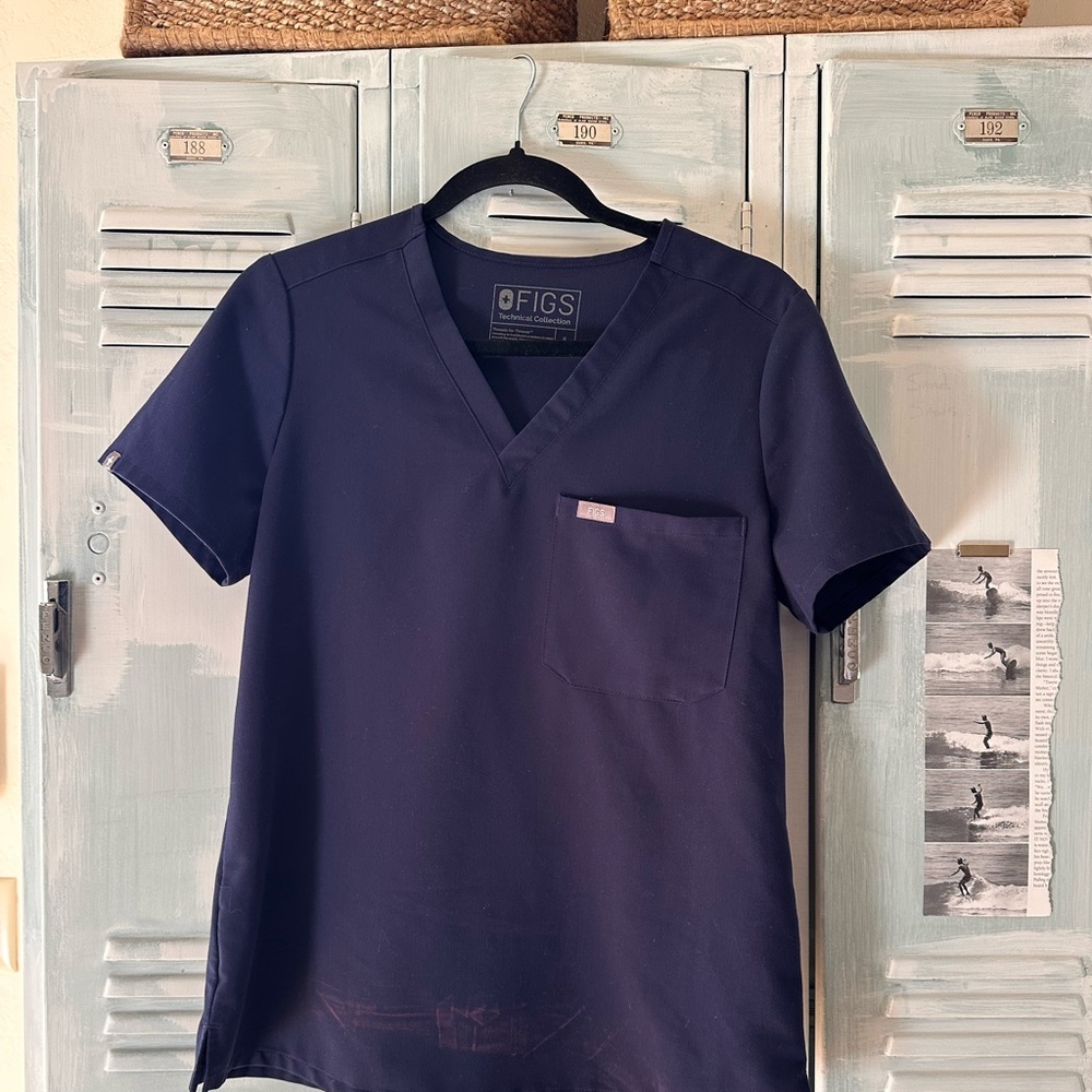 FIGS Catalina Scrub Top in Navy | S